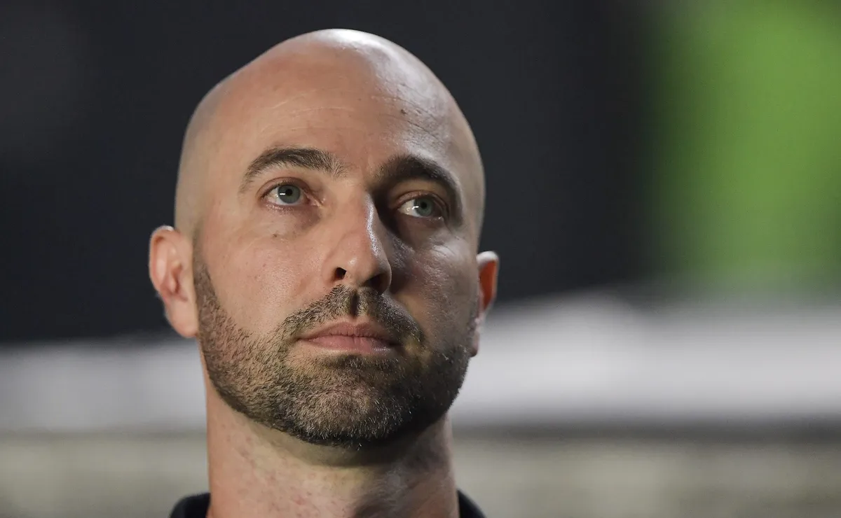 Botafogo toma decisão e Rodrigo Bellão não fará parte de comissão técnica de Franclim Carvalho