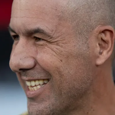 Flamengo muda de decisão e define contratação de novo lateral