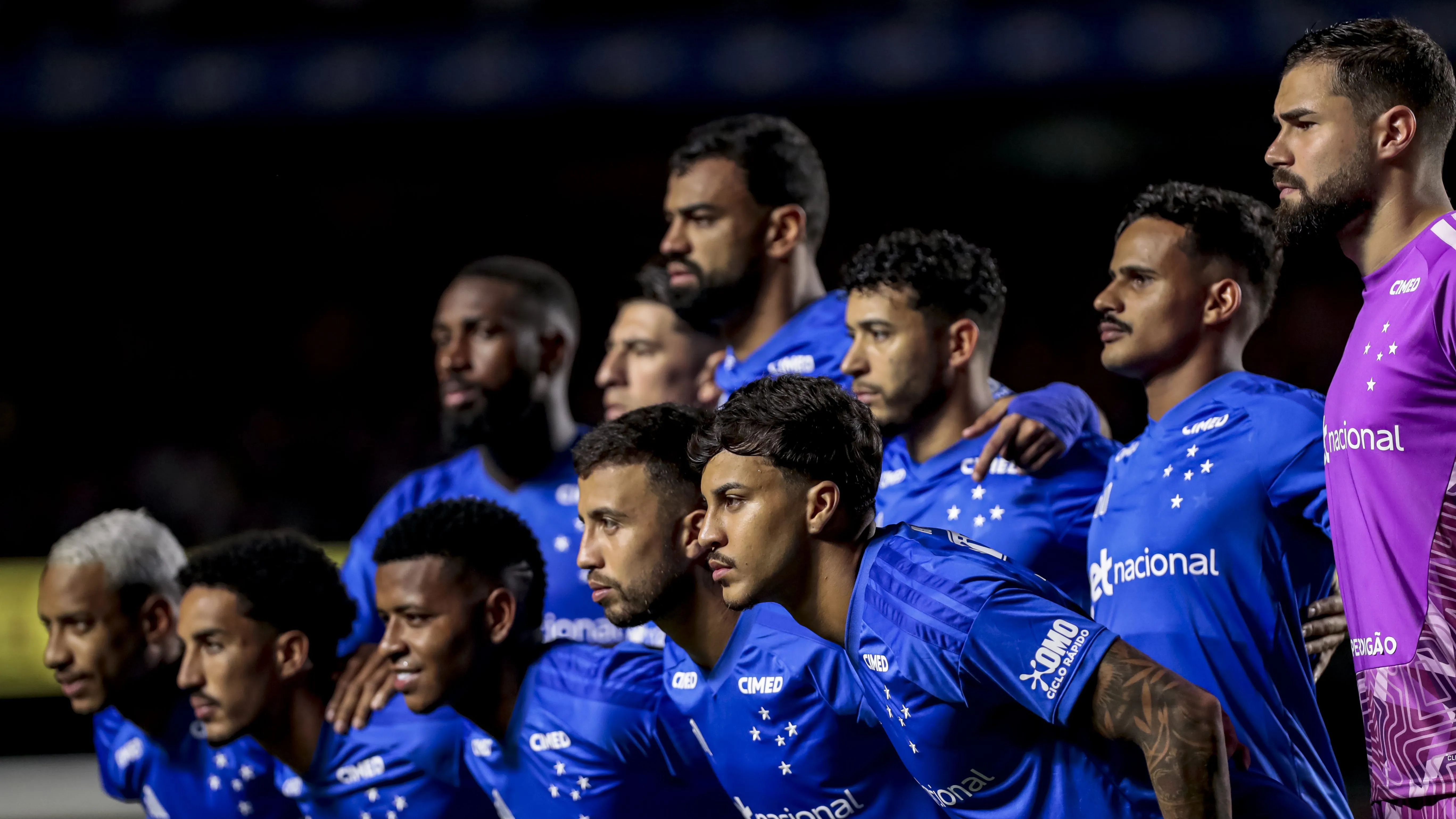 Jogadores do Cruzeiro posam para foto antes na partida contra Sao Paulo no estadio Morumbi pelo campeonato Brasileiro A 2026. Foto: Marco Miatelo/AGI