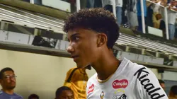 Robinho Jr. durante jogo do Peixe na Vila Belmiro.