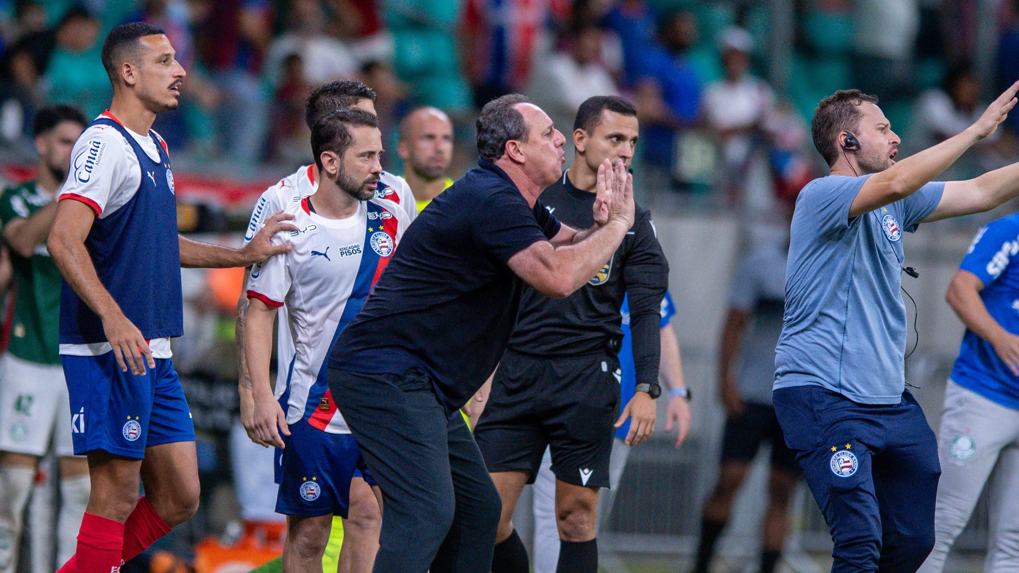 Ceni reclamou muitoi - Foto: Jhony Pinho/AGIF.