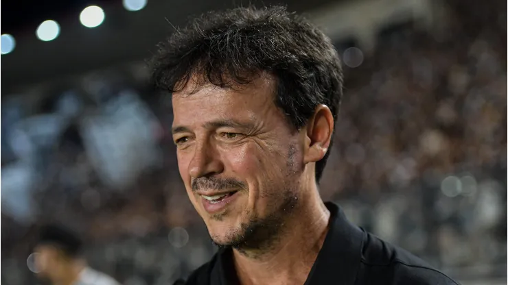 Fernando Diniz durante partida do Vasco, clube que ele trabalhou anteriormente.