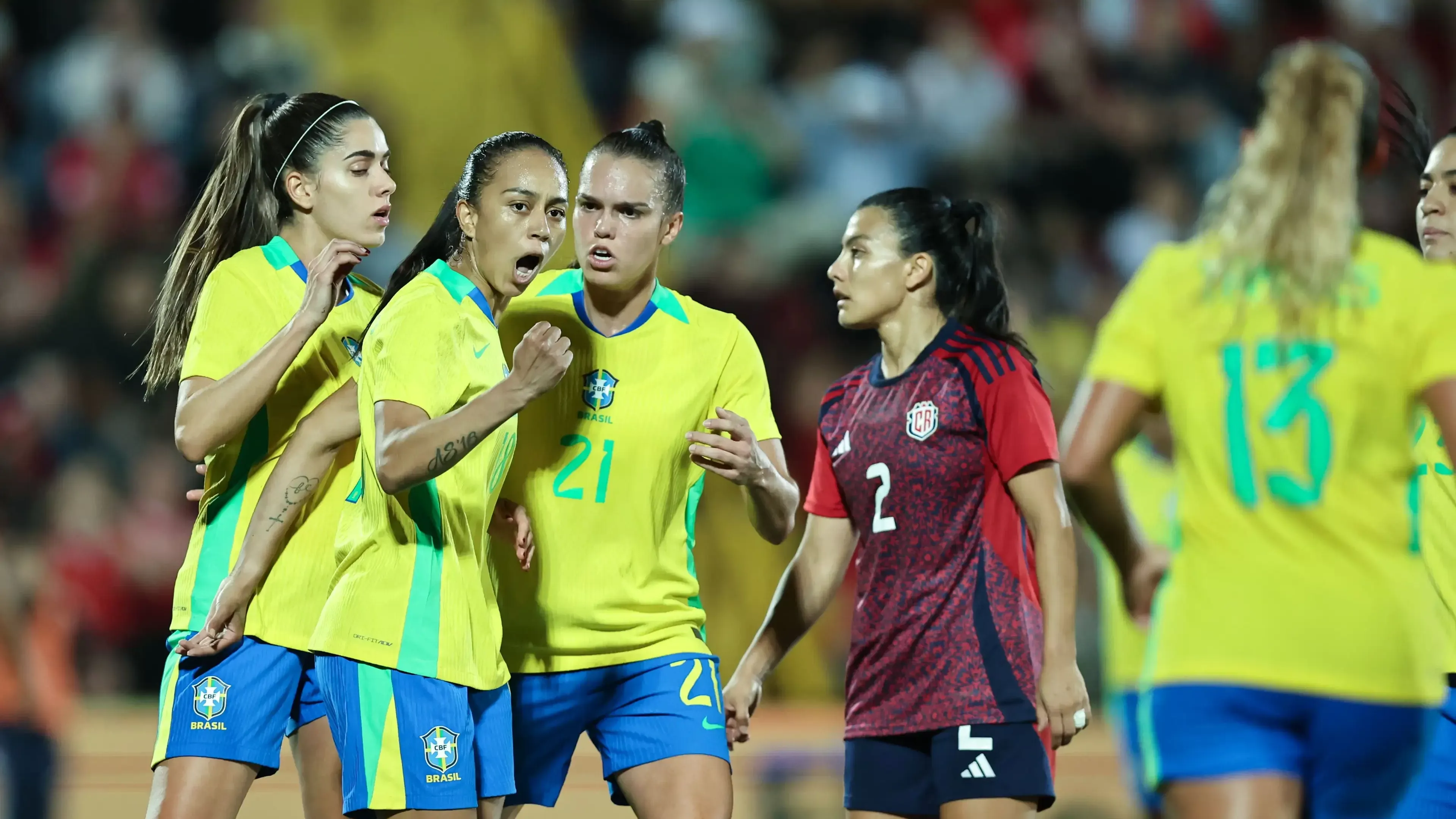 Adriana celebra gol pela Seleção Feminina em amistoso contra Costa Rica