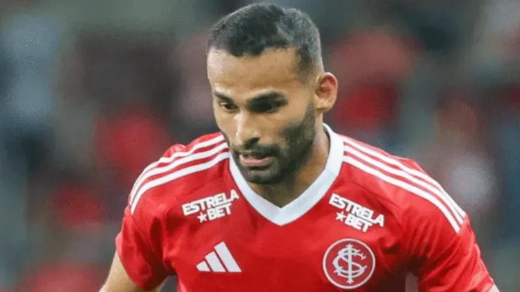 Thiago Maia em ação pelo Inter (Foto: Ricardo Duarte/SCI)