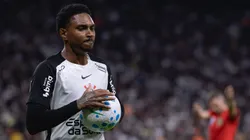 Vitinho em campo pelo Corinthians. Foto: Ettore Chiereguini/AGIF