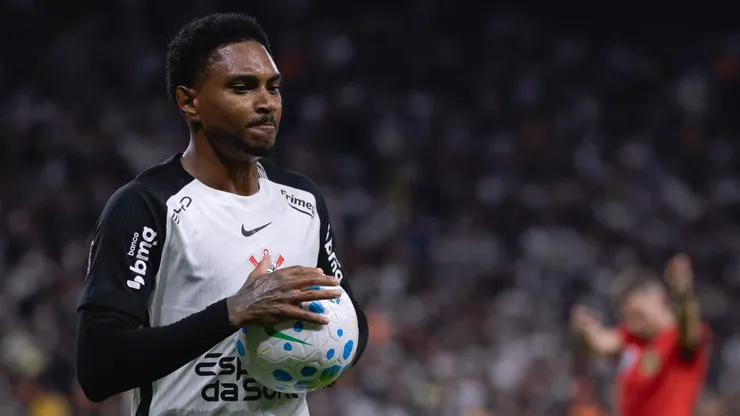 Vitinho em campo pelo Corinthians. Foto: Ettore Chiereguini/AGIF