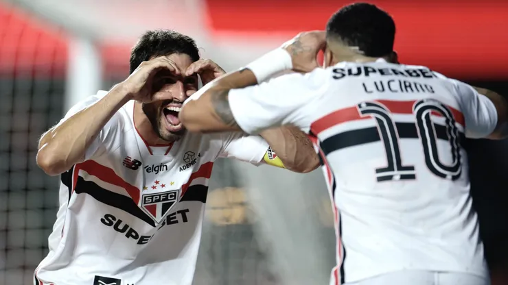 Calleri e Luciano em ação pelo São Paulo.