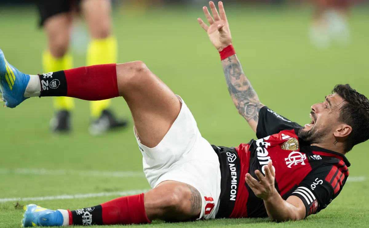 Arrascaeta se torna o segundo com mais pênaltis sofridos no mundo após polêmica em Flamengo x Santos