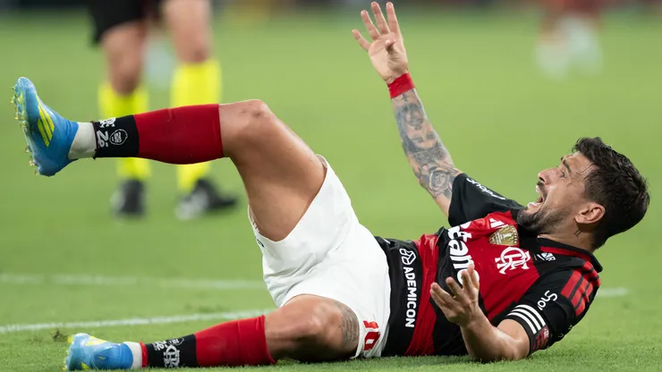 Arrascaeta sofreu pênalti polêmico contra o Santos