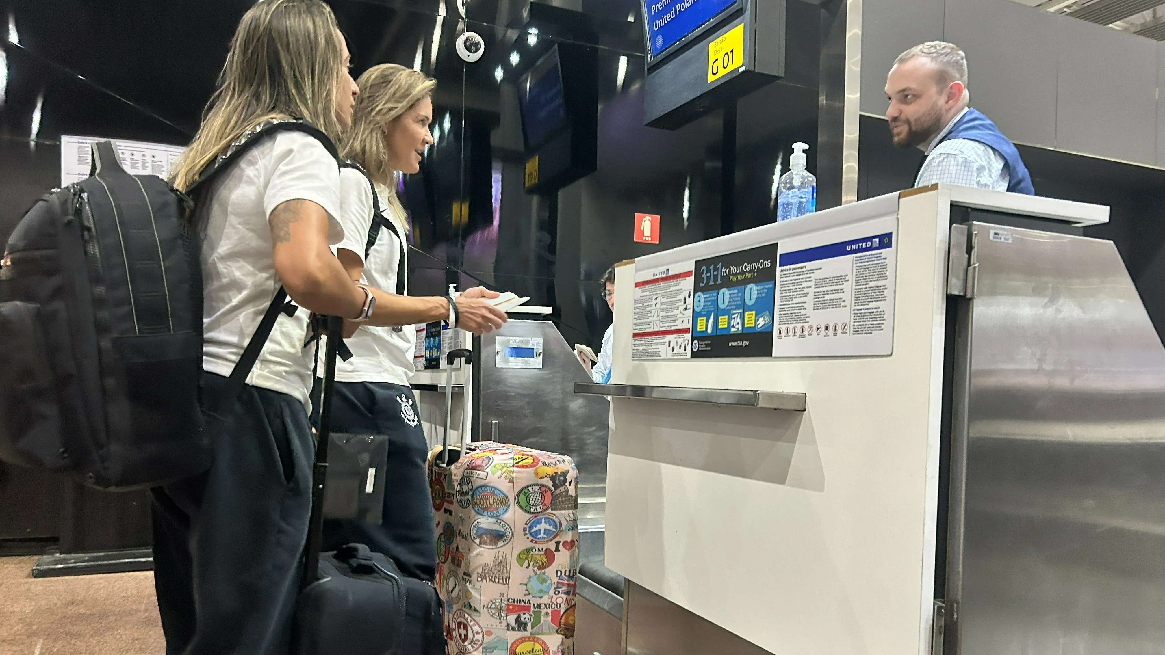 Jogadoras do Corinthians em desembarque nos EUA