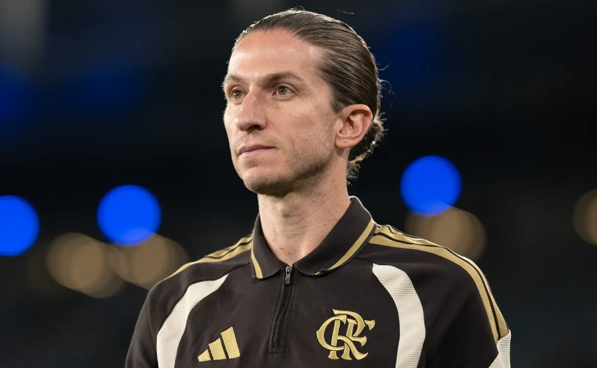 1 mês após demissão do Flamengo, Filipe Luís vai para Europa e decide não assumir novo trabalho