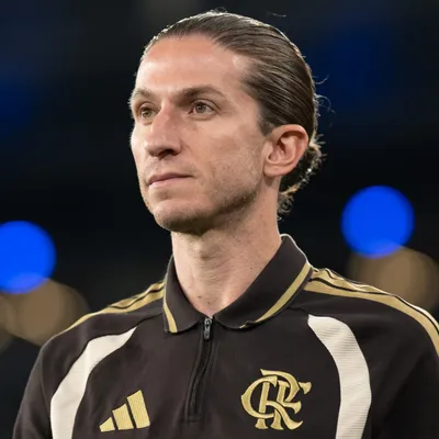 Filipe Luís vai para Europa e decide não assumir novo trabalho