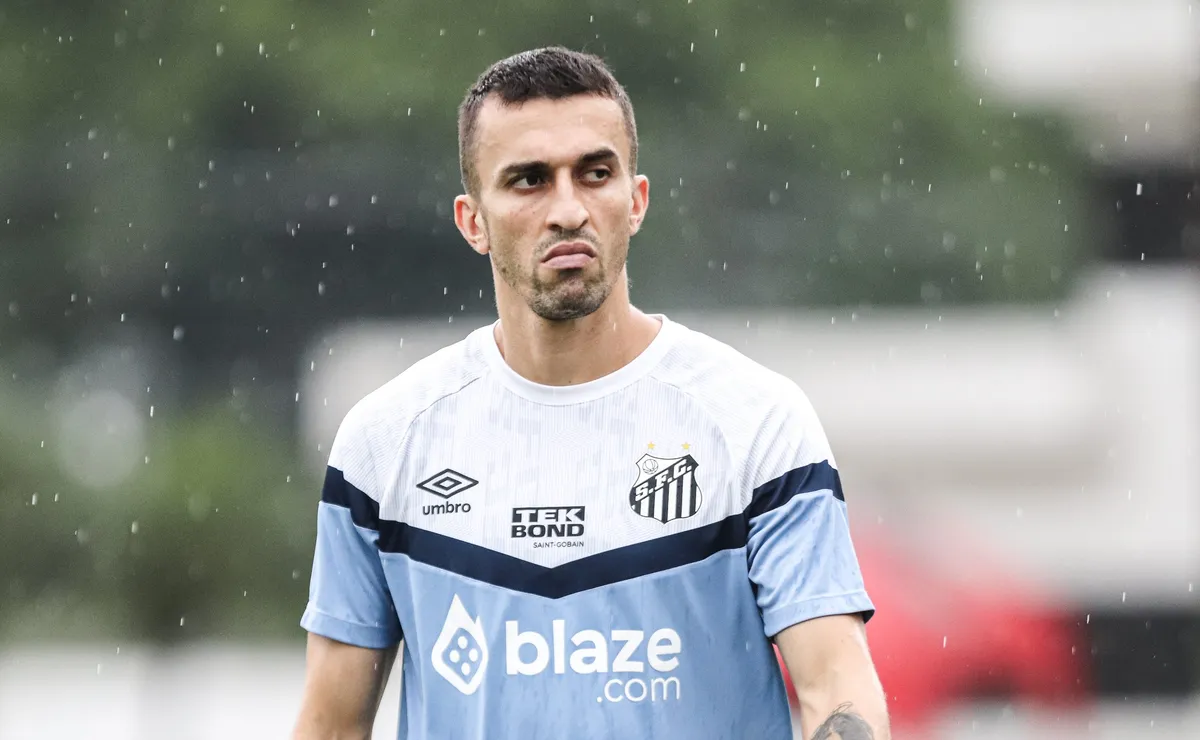 João Schmidt foi procurado antes pelo RB Bragantino, mas não há nova movimentação para deixar o Santos