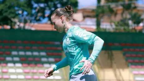 Ana Guzman. jogadora do Palmeiras, em treino