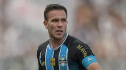 Arthur, meio-campista do Grêmio - Foto: Thiago Ribeiro/AGIF