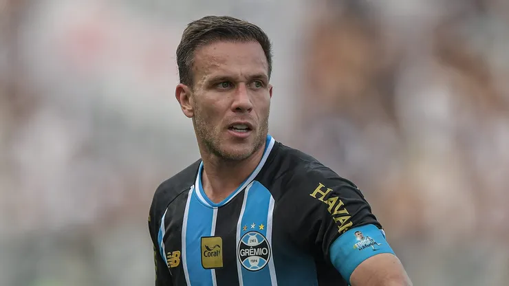 Arthur, meio-campista do Grêmio - Foto: Thiago Ribeiro/AGIF