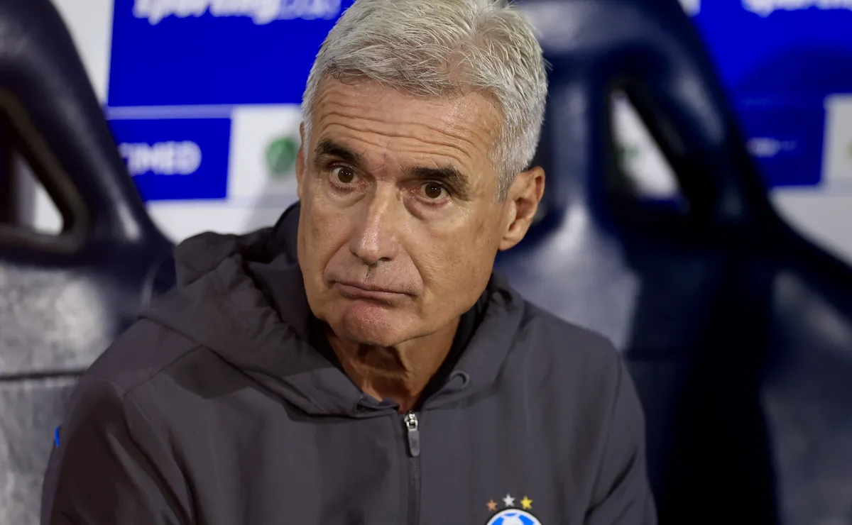 Grêmio não cogita demissão de Luís Castro e acredita fielmente na evolução do trabalho