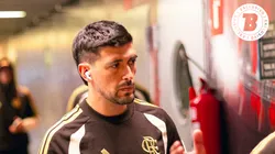 Arrascaeta jogador do Flamengo chegando com a delegação no Maracanã antes do jogo contra o Santos