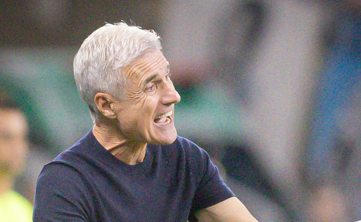 Luís Castro recebe respaldo para fazer mais mudanças no Grêmio caso tenha necessidade