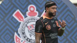 Memphis Depay tem contrato apenas até o meio deste ano