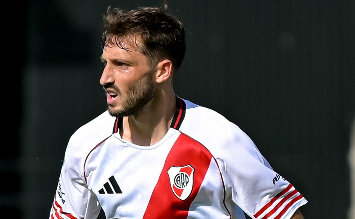 Fora dos planos? Eduardo Coudet indica que não quer Viña no River Plate até dezembro.