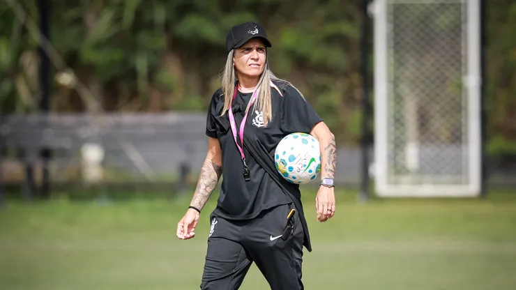 Treinadora Emily Lima em treino das Brabas - Foto: Rodrigo Gazzanel / Agência Corinthians