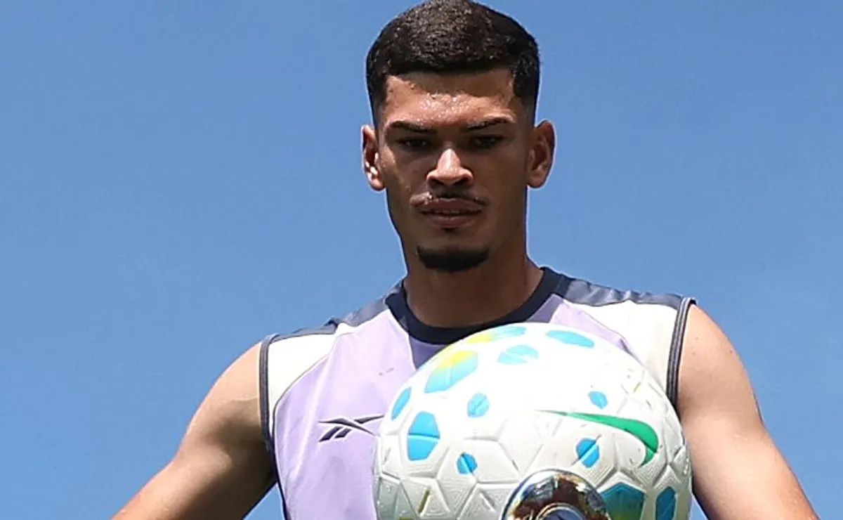 Anthony comemora chance de jogar no Botafogo e cita Alex Telles: “A gente só vê na TV”