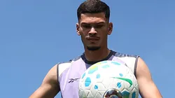 Zagueiro chega com moral - Foto: Vítor Silva/Botafogo.