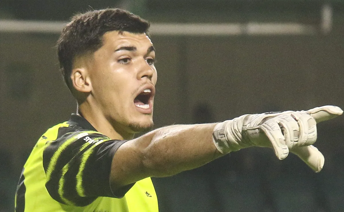 Fluminense decide contratar goleiro como futuro sucessor de Fábio e escolhe Pedro Morisco, do Coritiba