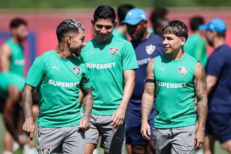 Savarino e Soteldo ao lado de Lucho Acosta durante treino do Fluminense. Foto: Marcelo Gonçalves/Fluminense FC