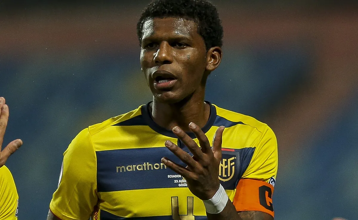 Vasco oferece para Arboleda salário maior que R$ 800 mil e contrato até o fim de 2029