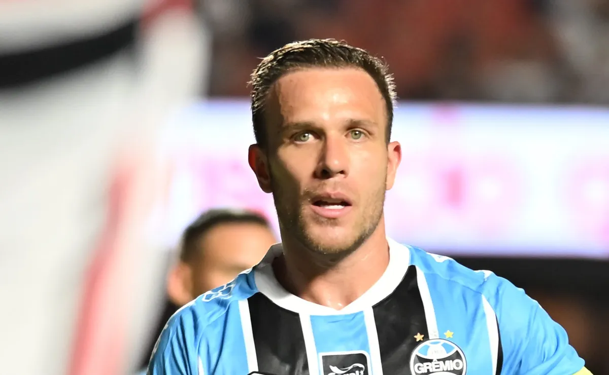 Arthur negocia permanência no Grêmio, mas impasse financeiro com a Juventus trava acordo