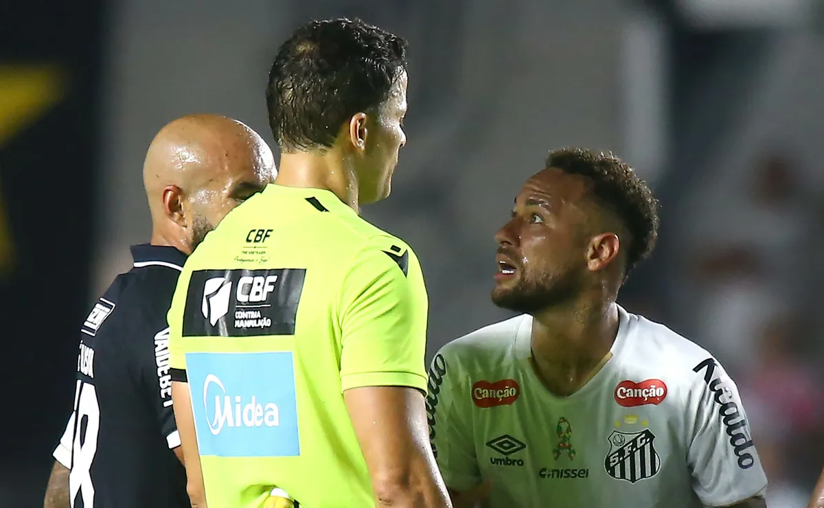Galvão Bueno faz forte desabafo em rede nacional e critica Neymar após declaração polêmica no Santos