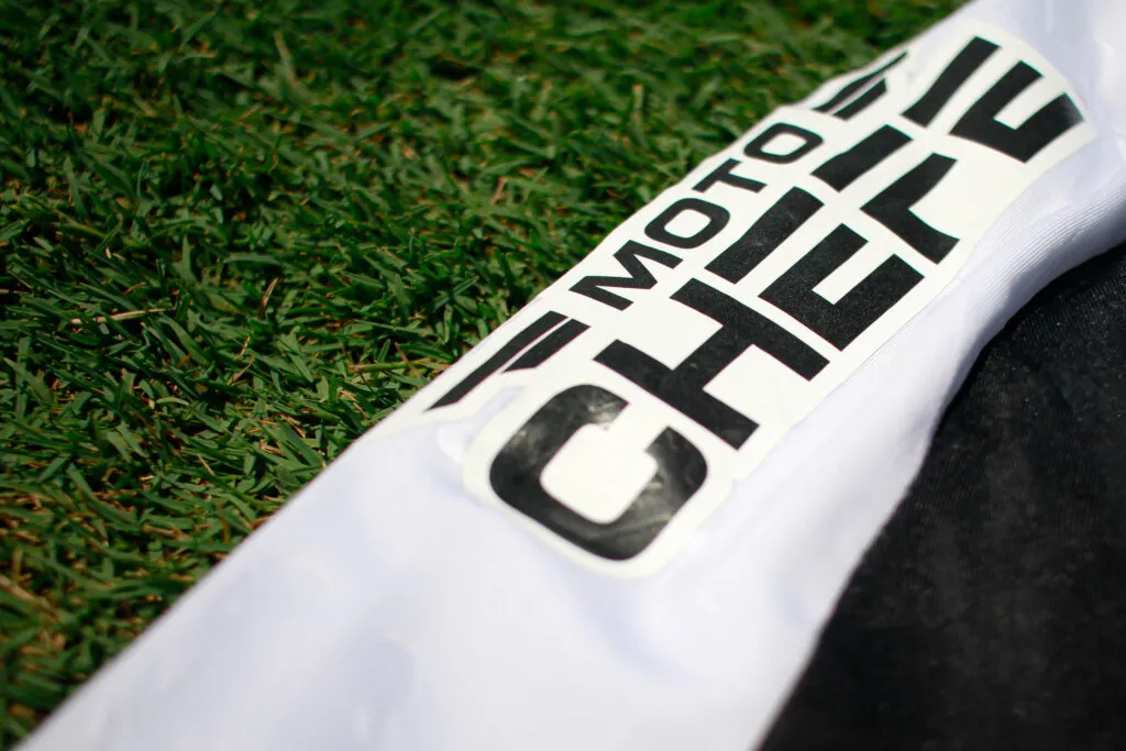 MotoChefe patrocina o uniforme do Vasco e pode assumir camisa do Palmeiras em 2026 – Foto: Matheus Lima/CRVG