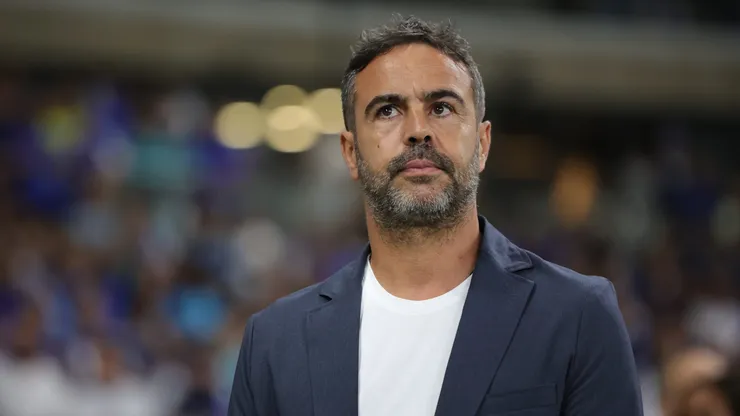 Artur Jorge é o técnico do Cruzeiro. Foto: Gilson Lobo/AGIF