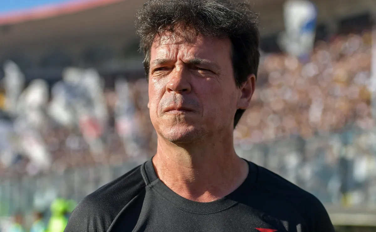 Corinthians e Fernando Diniz acertam “seguro milionário” com multa rescisória de R$4,5 milhões