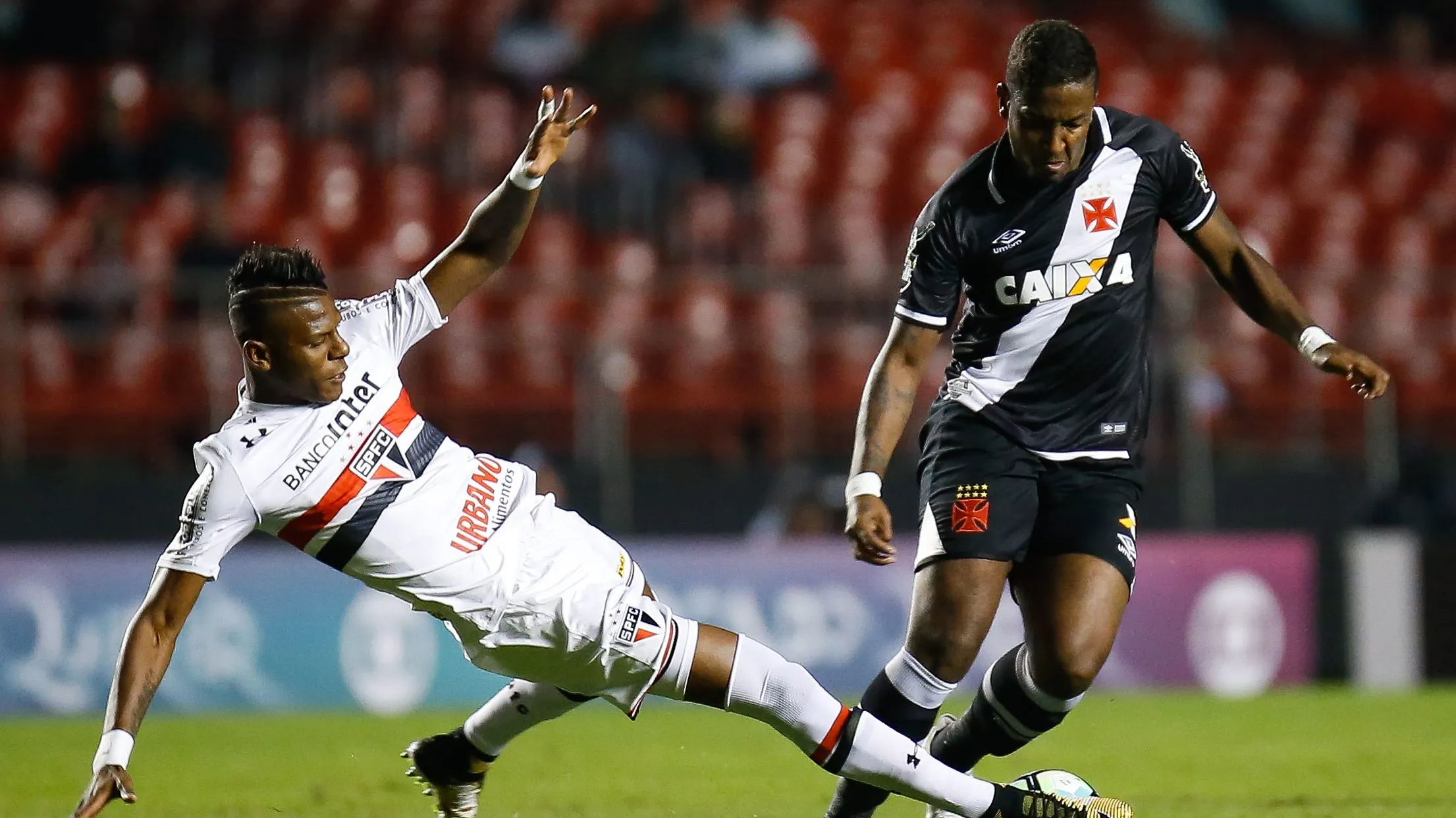 Arboleda pode reforçar o Vasco - Foto: Marcello Zambrana/AGIF.