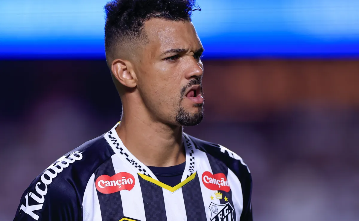 Zé Ivaldo fica sem moral no Santos após derrota para o Flamengo e vira alvo de críticas