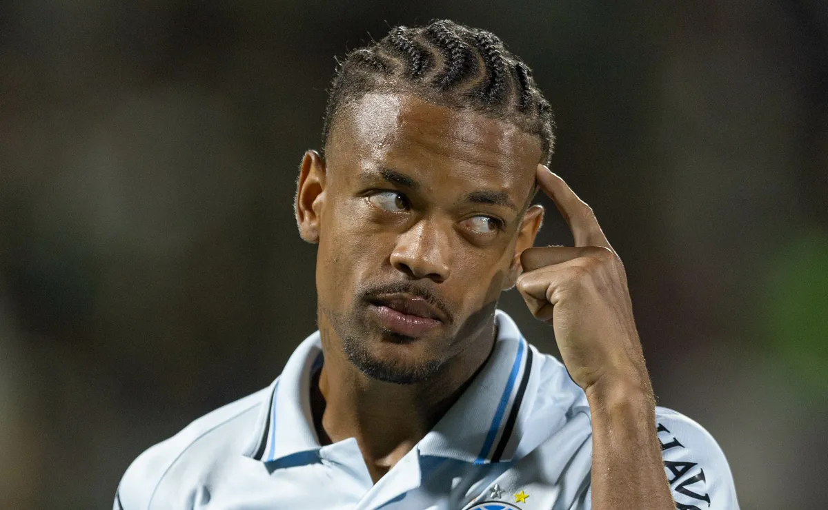 Caio Paulista tem futuro definido no Grêmio, e Luís Castro não deseja ficar com o atleta