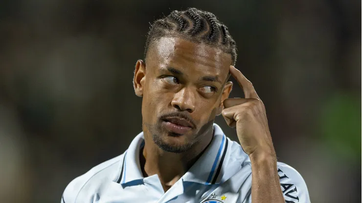 Caio Paulista jogador do Gremio durante partida contra o Chapecoense no estadio Arena Conda pelo campeonato [COMPETICAO]. Foto: Liamara Polli/AGIF