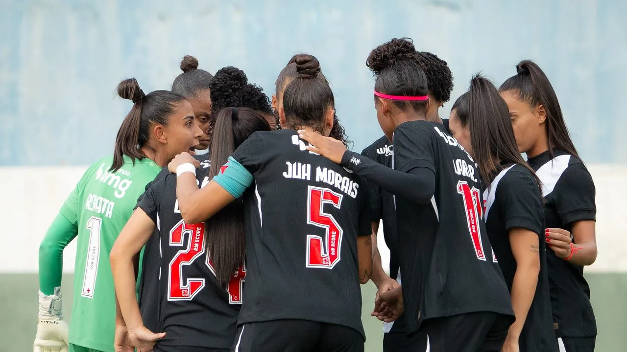Time feminino do Vasco em campo pela Série A2