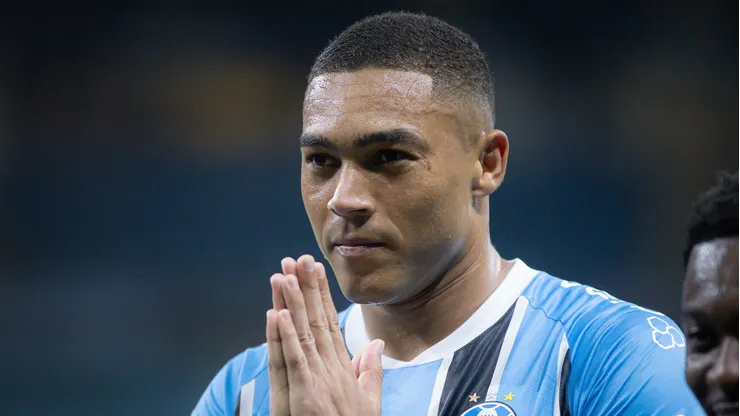 Carlos Vinícius jogador do Grêmio comemora seu gol durante partida contra o Palmeiras. Foto: Maxi Franzoi/AGIF