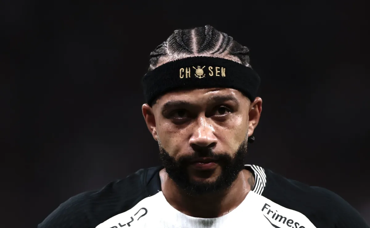 Corinthians tem Memphis Depay, Carillo e +9 jogadores em fim de contrato e acende alerta
