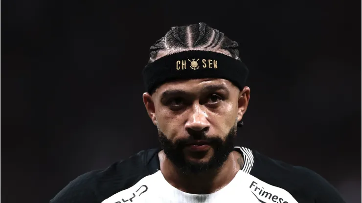 Depay durante jogo do Timão na Neo Química Arena.