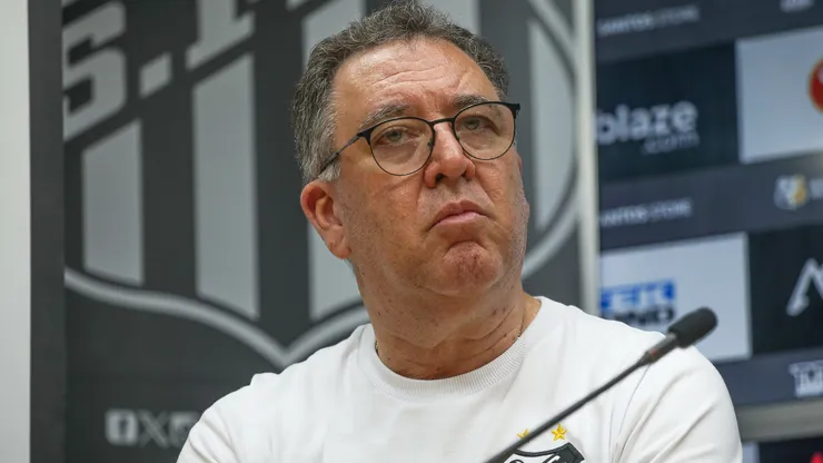 Marcelo Teixeira em entrevista coletiva no Santos.