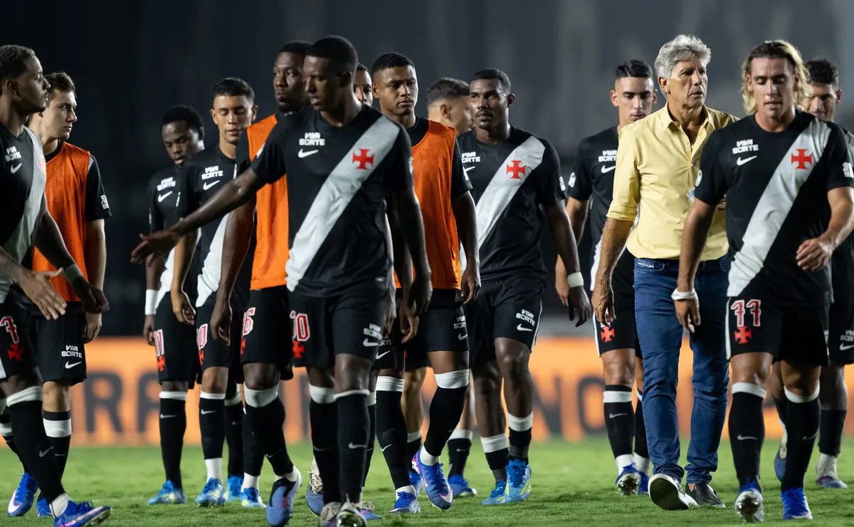 Vasco fica só no empate mesmo com expulsão em campo e estreia na Sul-americana é marcada por ineficiência