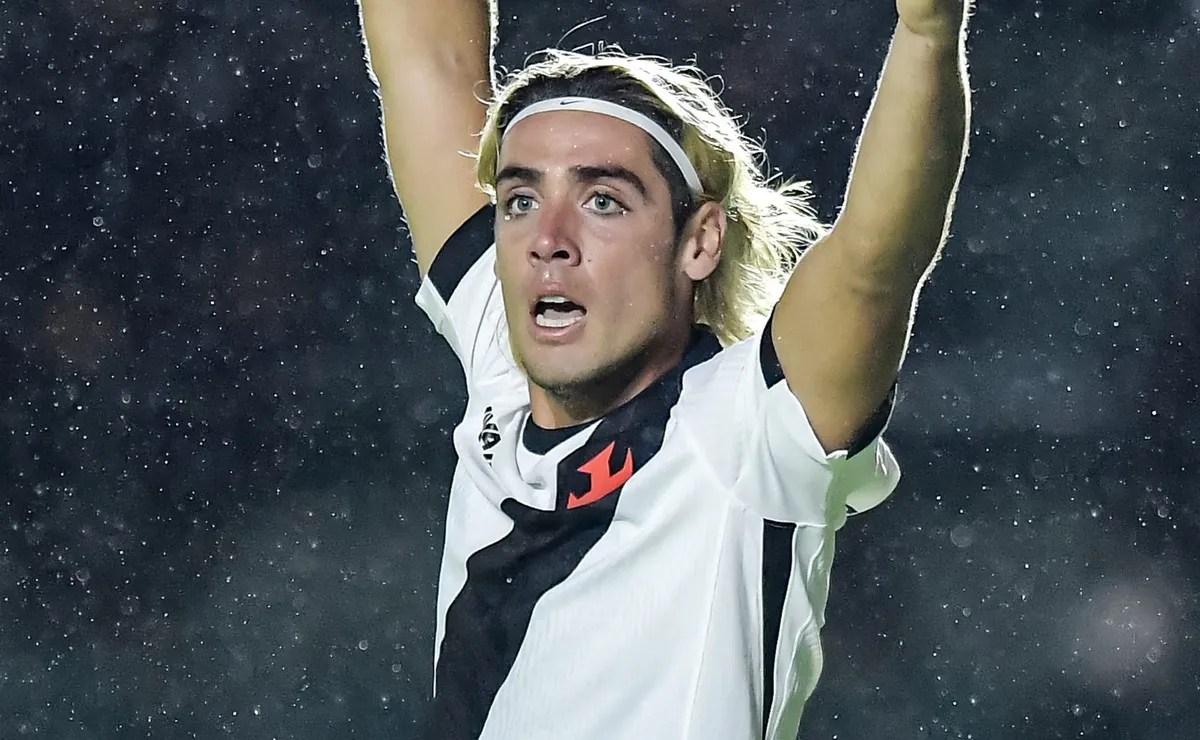 Spinelli divide torcida do Vasco com críticas e elogios em empate com Barracas Central na Argentina