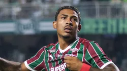 John Kennedy jogador do Fluminense comemora seu gol durante partida contra o Coritiba no estadio Couto Pereira pelo campeonato Brasileiro A 2026. Foto: Robson Mafra/AGIF