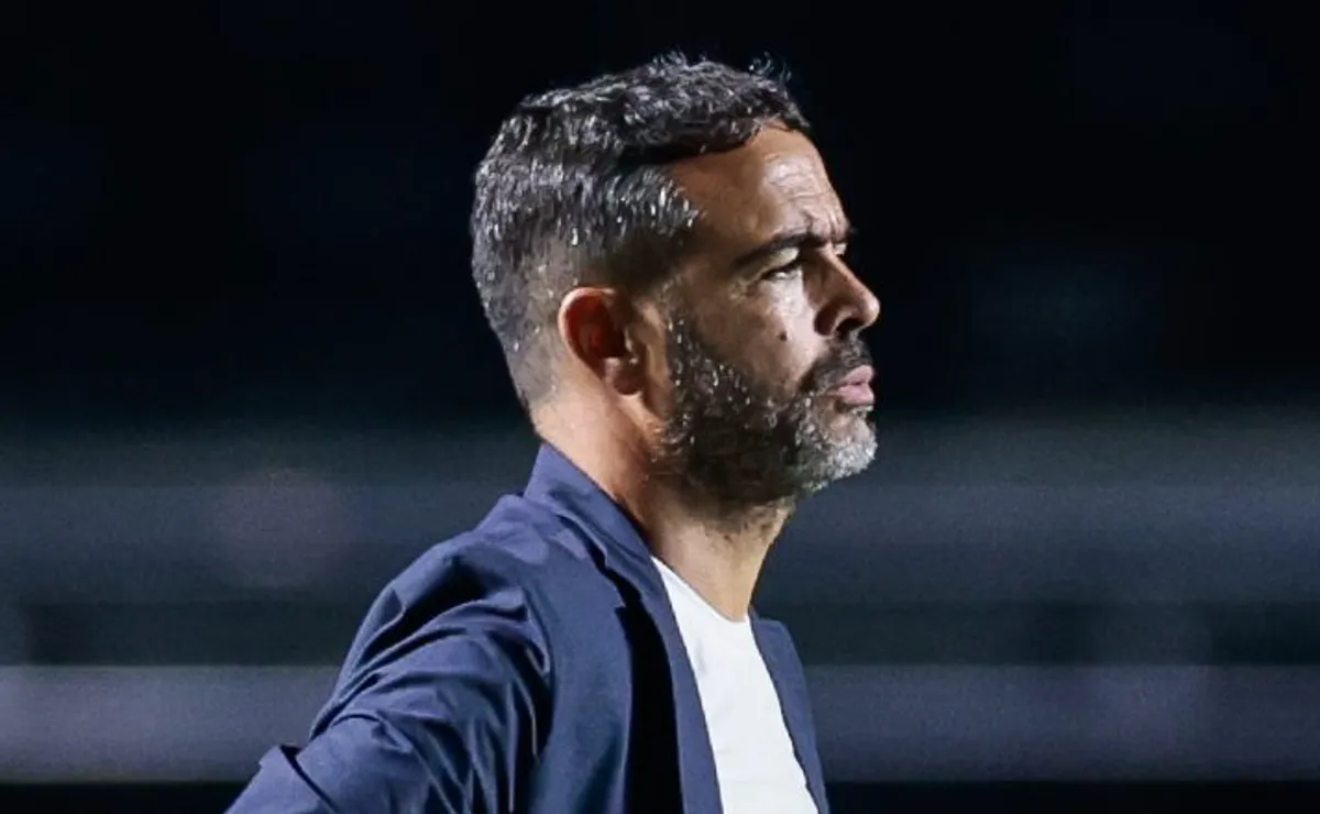 Artur Jorge afirma Cruzeiro reativo após resultado complicado no Brasileirão e elogia Barcelona: “Difícil”