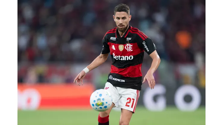 Jorginho, jogador do Flamengo, durante partida contra o Santos no estadio Maracana pelo campeonato Brasileiro A 2026. Foto: Jorge Rodrigues/AGIF